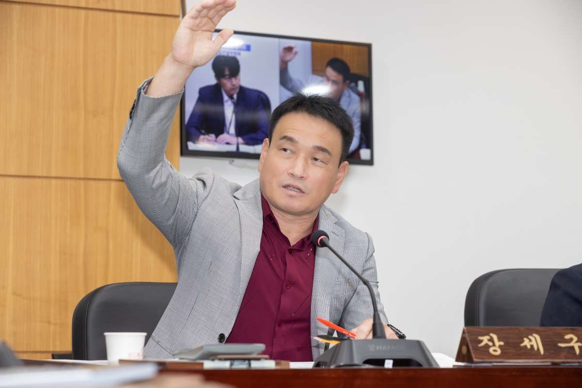 20251016-065[AMG_0562-제291회 임시회시 산업건설위원회 조례안 등 심사활동.jpg
