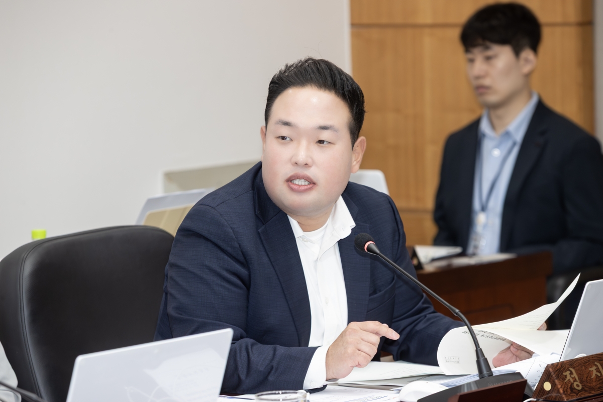 20251016-067[AMG_0576-제291회 임시회시 산업건설위원회 조례안 등 심사활동.jpg