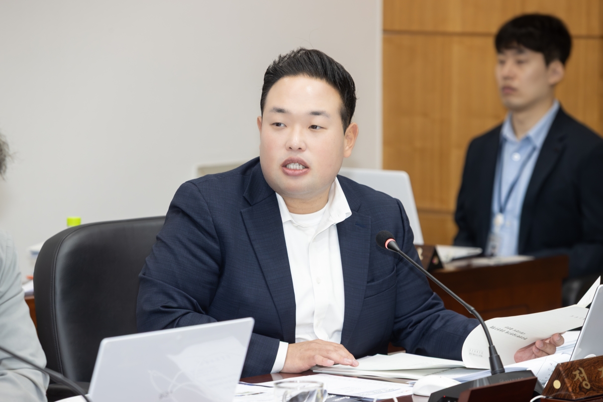 20251016-066[AMG_0574-제291회 임시회시 산업건설위원회 조례안 등 심사활동.jpg