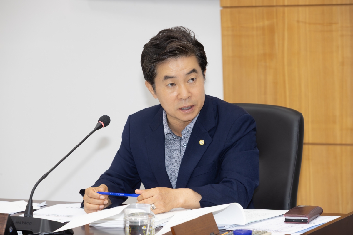 20251016-081[AMG_0500-제291회 임시회시 문화환경위원회 조례안 등 심사활동.jpg