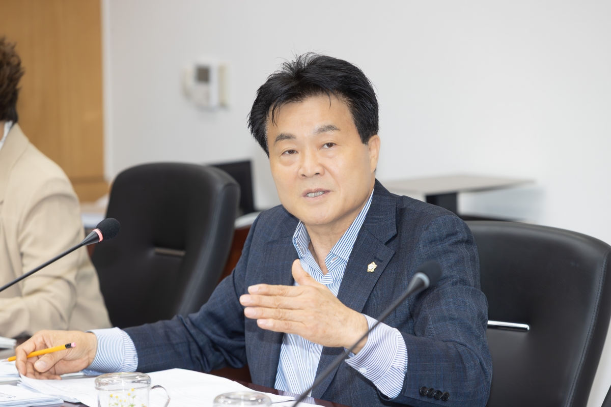 20251016-083[AMG_0514-제291회 임시회시 문화환경위원회 조례안 등 심사활동.jpg