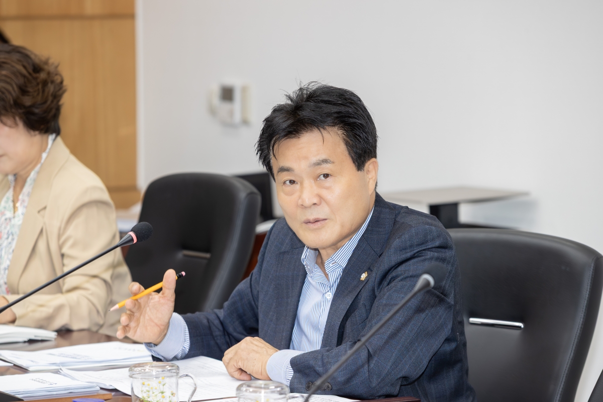 20251016-084[AMG_0518-제291회 임시회시 문화환경위원회 조례안 등 심사활동.jpg