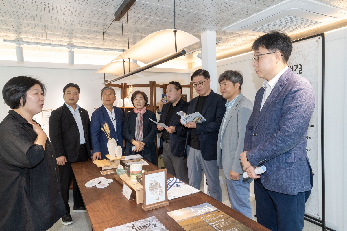 20251022-035[AMG_2535-의원연구단체 구미시 청년일자리 정책연구회 의성군 안계미술관 현장방문.jpg