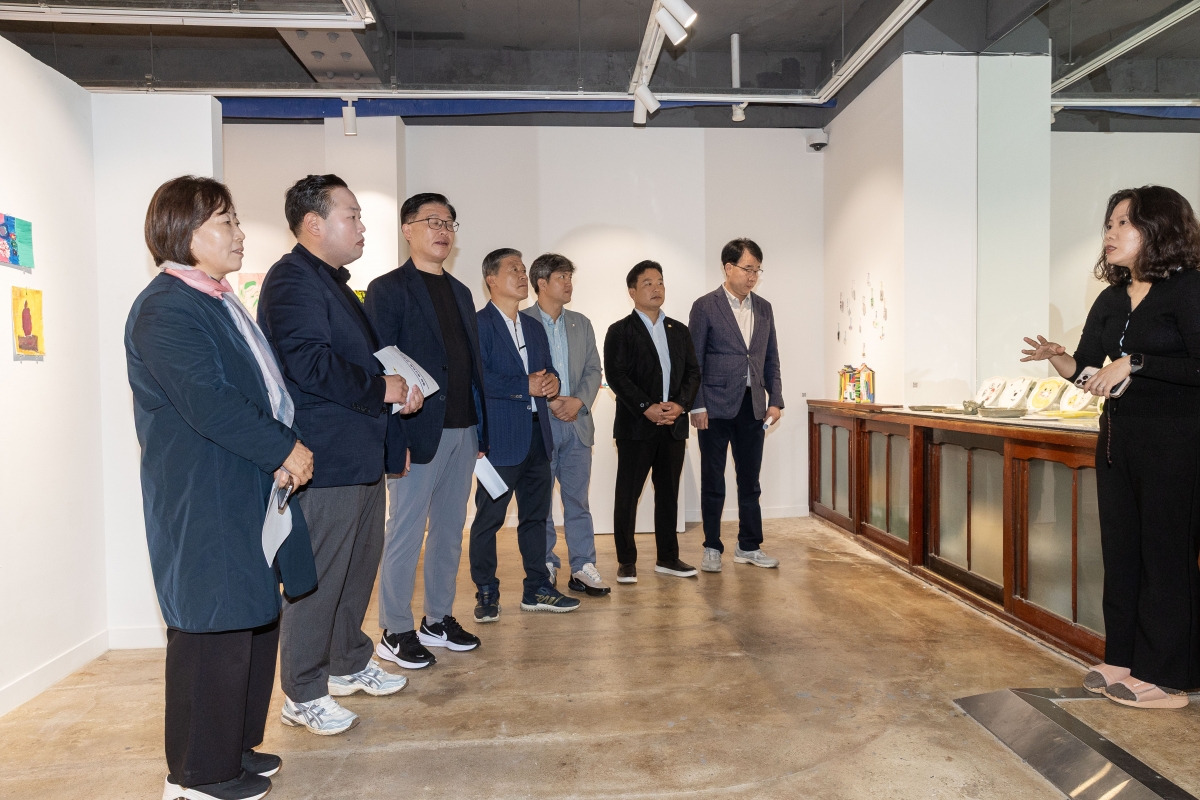 20251022-038[AMG_2546-의원연구단체 구미시 청년일자리 정책연구회 의성군 안계미술관 현장방문.jpg