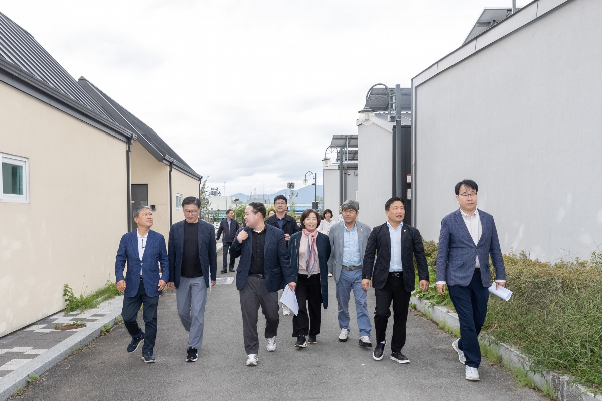 20251022-008[AMG_2459-의원연구단체 구미시 청년일자리 정책연구회 의성군 청년마을 공유주거지 현장방문.jpg