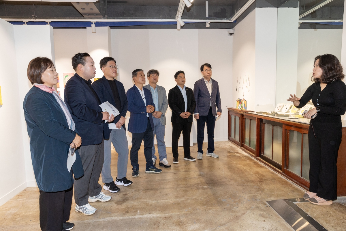 20251022-037[AMG_2544-의원연구단체 구미시 청년일자리 정책연구회 의성군 안계미술관 현장방문.jpg