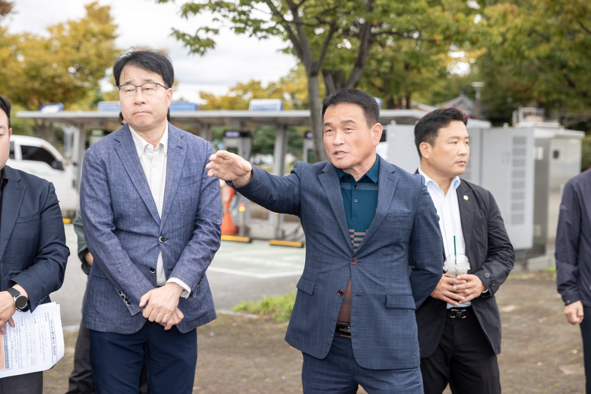 20251022-049[AMG_2576-제291 임시회시 산업건설위원회 구미시농산물도매시장 현장방문활동.jpg