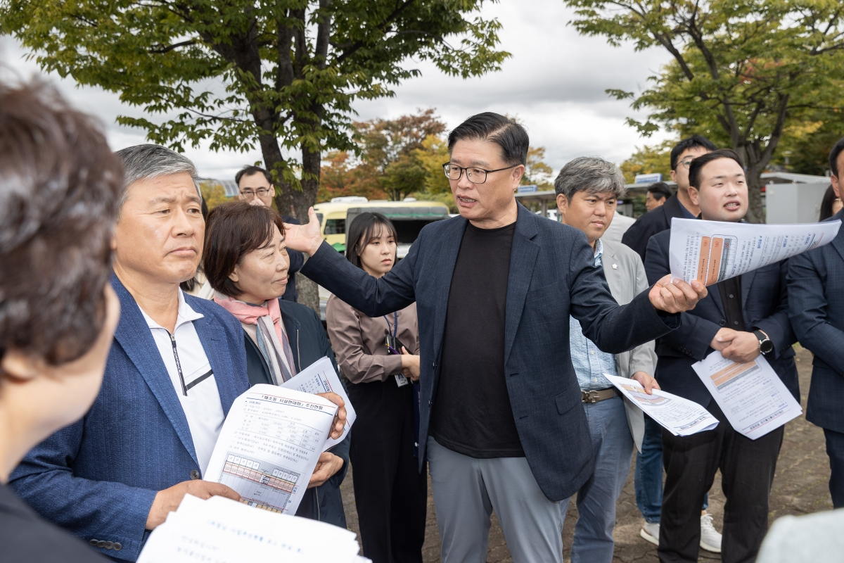 20251022-059[AMG_2600-제291 임시회시 산업건설위원회 구미시농산물도매시장 현장방문활동.jpg