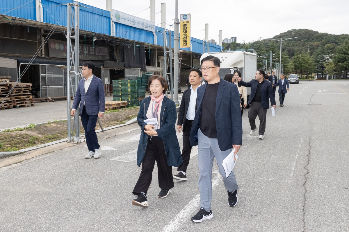 20251022-085[AMG_2672-제291 임시회시 산업건설위원회 구미시농산물도매시장 현장방문활동.jpg