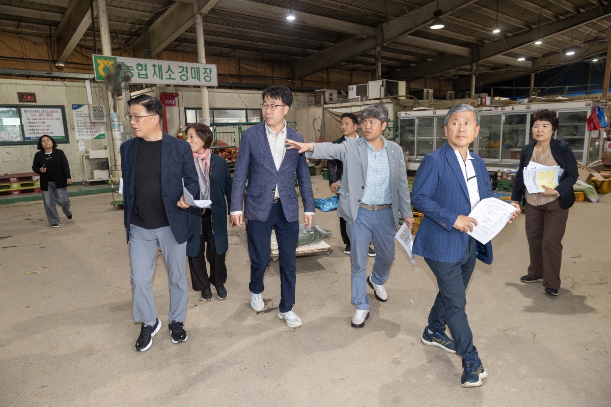 20251022-073[AMG_2638-제291 임시회시 산업건설위원회 구미시농산물도매시장 현장방문활동.jpg