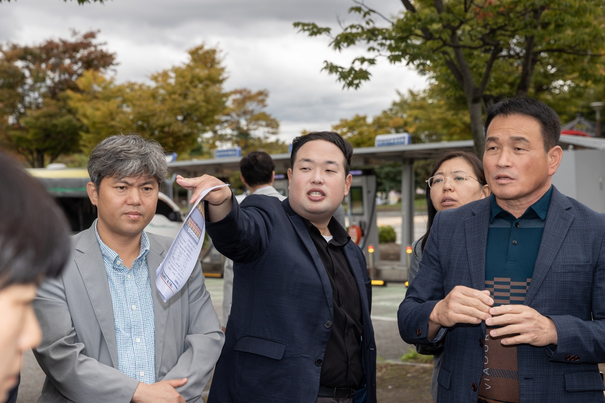 20251022-061[AMG_2606-제291 임시회시 산업건설위원회 구미시농산물도매시장 현장방문활동.jpg