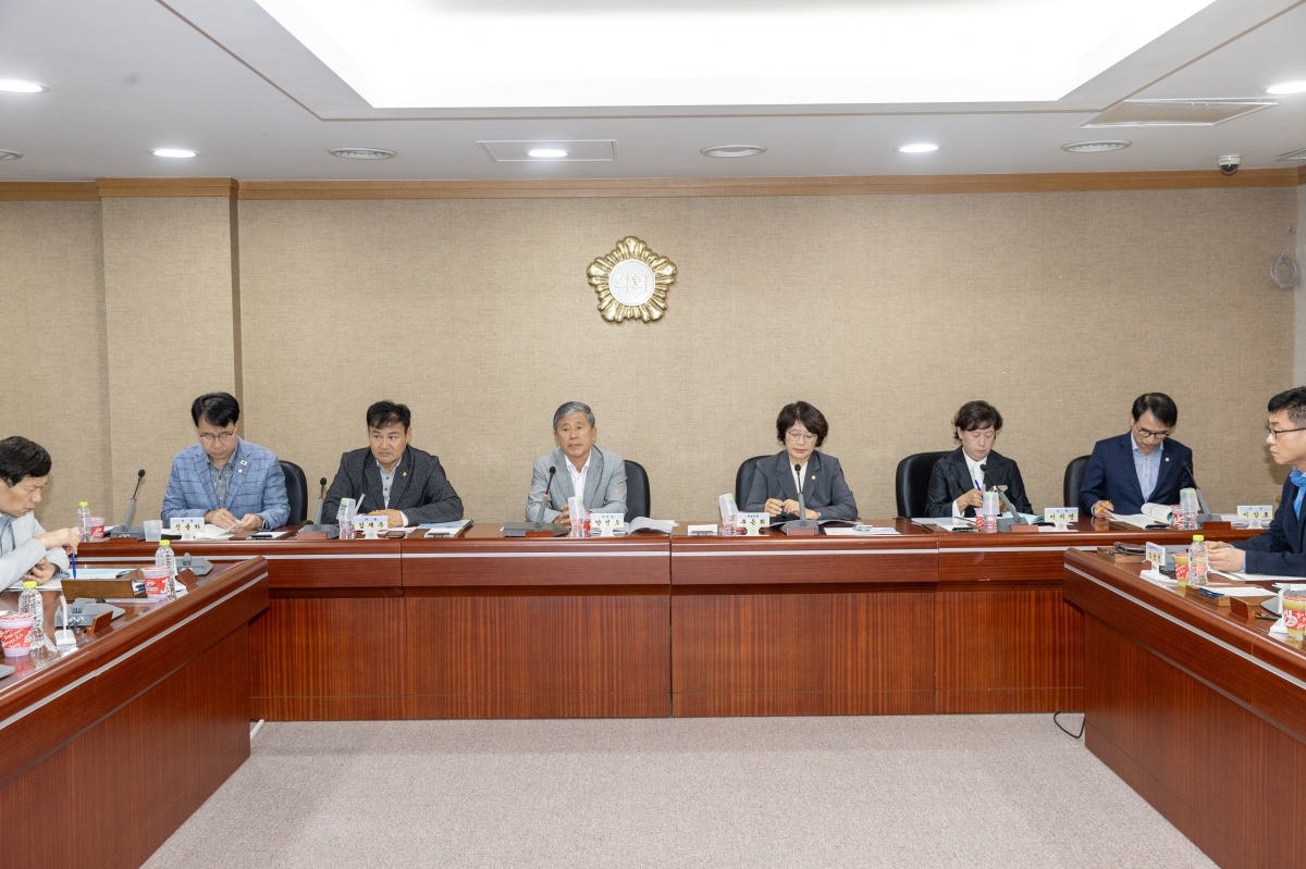 20251023-048[AMG_2829-의원연구단체 구미시 재정분석 연구회 최종보고회.jpg