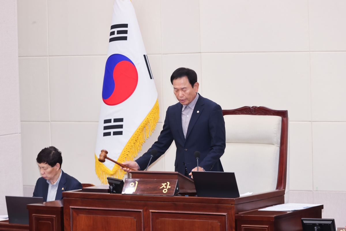 20251024-049[AMG_3086-1-제291회 임시회 제2차 본회의시 박교상 의장 회의주재.JPG