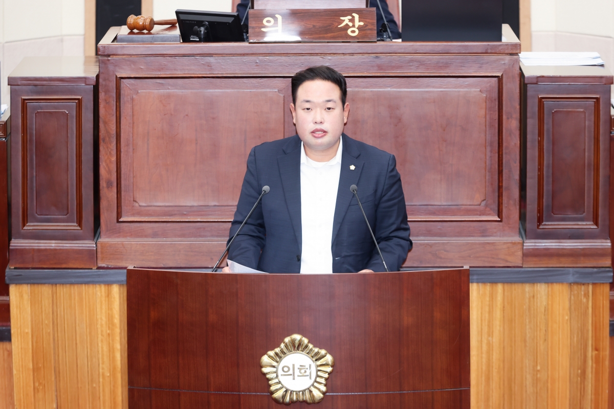 20251024-040[AMG_3053-1-제291회 임시회 제2차 본회의시 정지원 의원 산업건설위원회 간사 상임위원회 활동결과보고.JPG