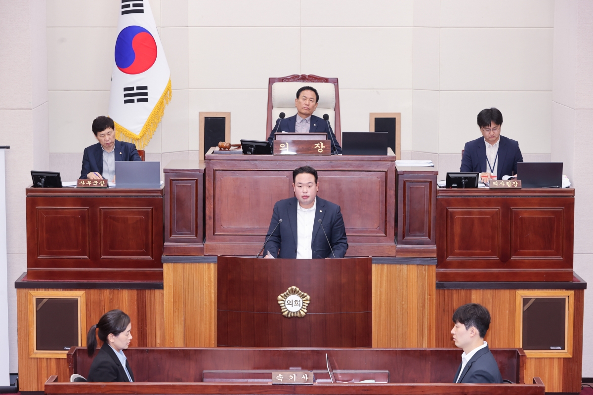 20251024-041[AMG_3055-1-제291회 임시회 제2차 본회의시 정지원 의원 산업건설위원회 간사 상임위원회 활동결과보고.JPG