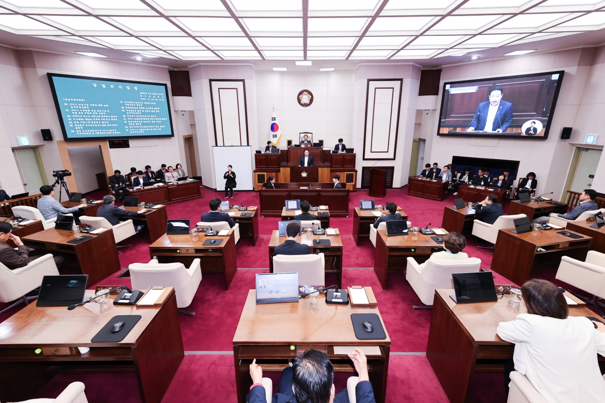 20251024-042[AMG_3061-1-제291회 임시회 제2차 본회의시 정지원 의원 산업건설위원회 간사 상임위원회 활동결과보고.JPG