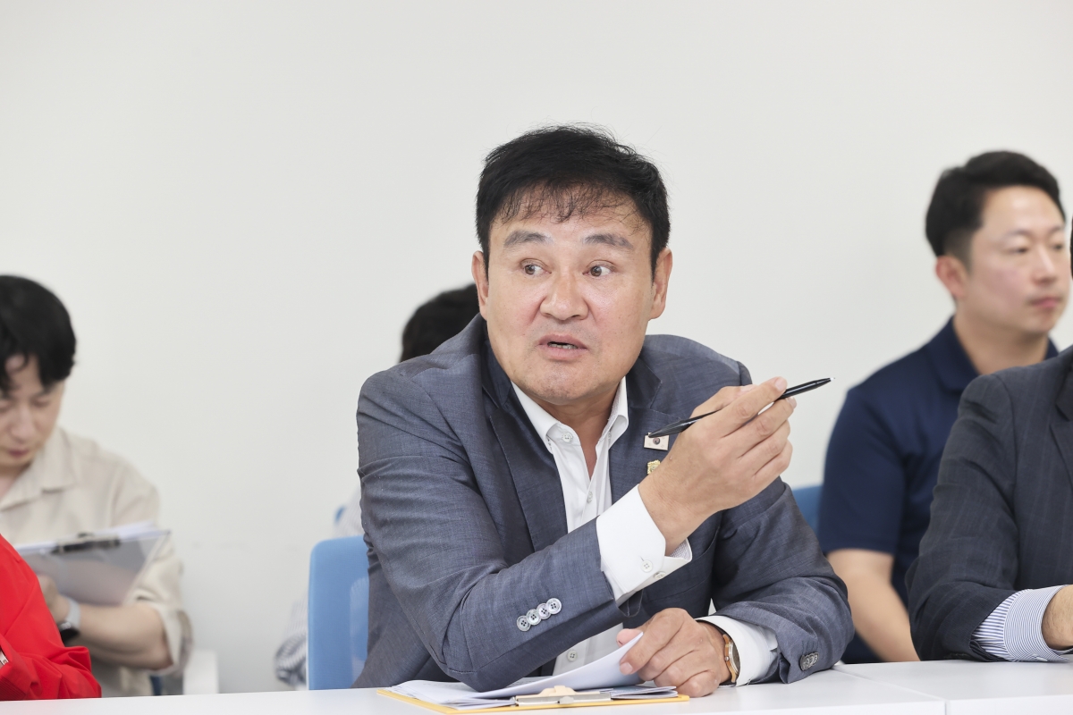 20251017-067[AMG_1088-1-제291회 임시회시 문화환경위원회 춘천시 송암스포츠타운 에어돔 현장방문.jpg