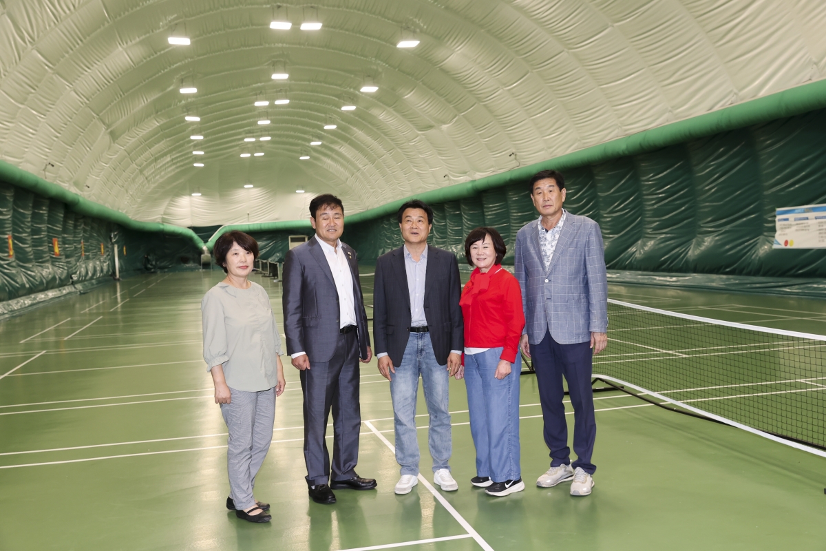 20251017-092[AMG_1153-1-제291회 임시회시 문화환경위원회 춘천시 송암스포츠타운 에어돔 현장방문.jpg