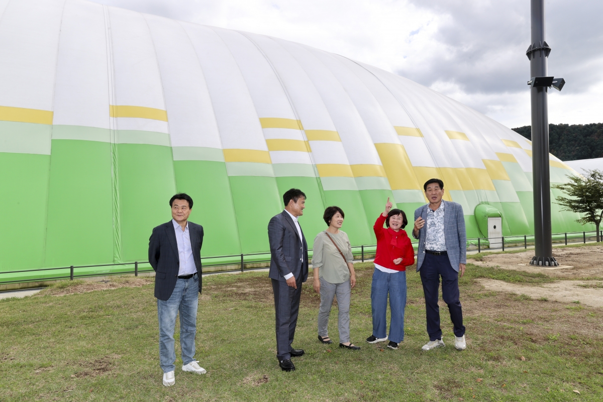 20251017-087[AMG_1134-1-제291회 임시회시 문화환경위원회 춘천시 송암스포츠타운 에어돔 현장방문.jpg