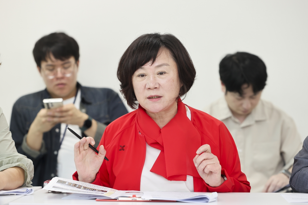 20251017-045[AMG_1051-1-제291회 임시회시 문화환경위원회 춘천시 송암스포츠타운 에어돔 현장방문.jpg