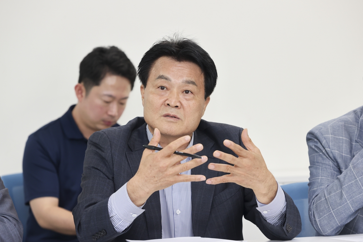 20251017-053[AMG_1066-1-제291회 임시회시 문화환경위원회 춘천시 송암스포츠타운 에어돔 현장방문.jpg