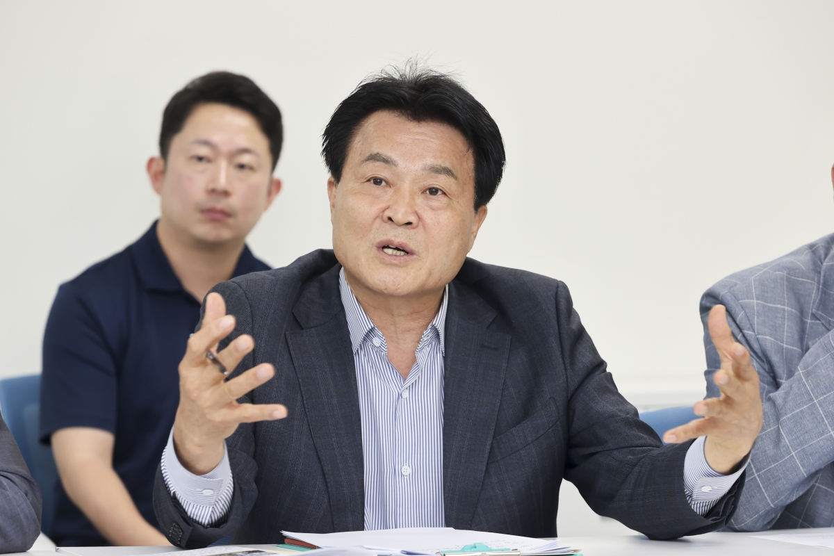 20251017-054[AMG_1067-1-제291회 임시회시 문화환경위원회 춘천시 송암스포츠타운 에어돔 현장방문.jpg