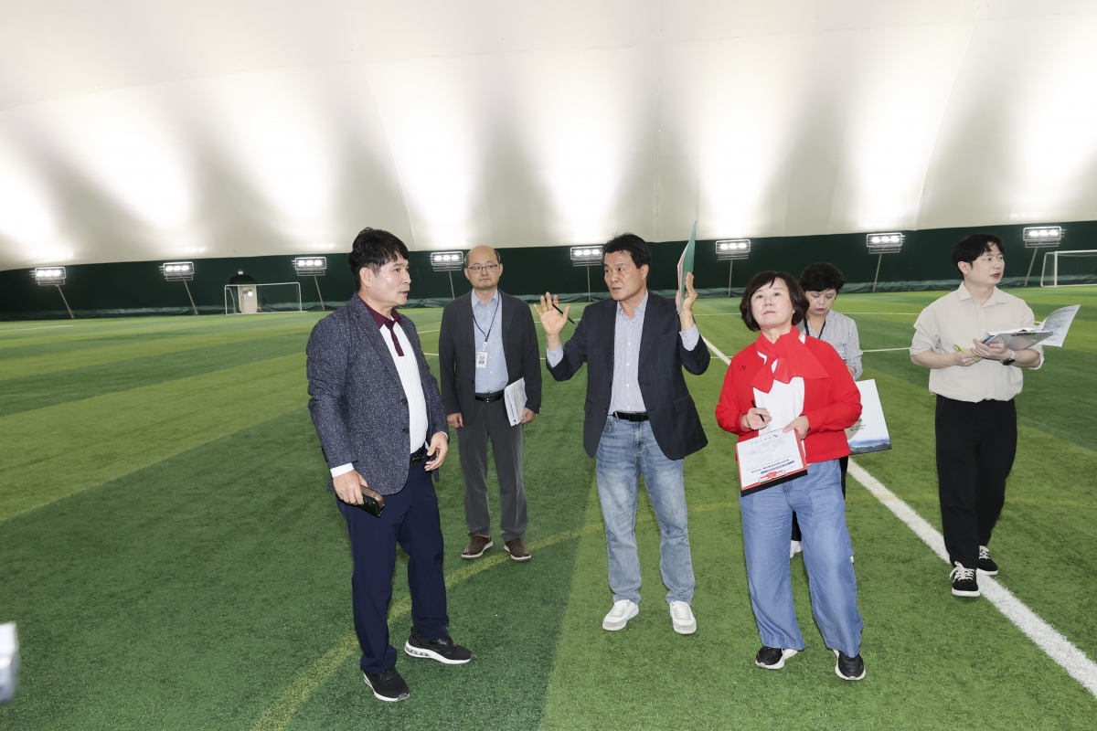 20251017-028[AMG_1009-1-제291회 임시회시 문화환경위원회 춘천시 송암스포츠타운 에어돔 현장방문.jpg