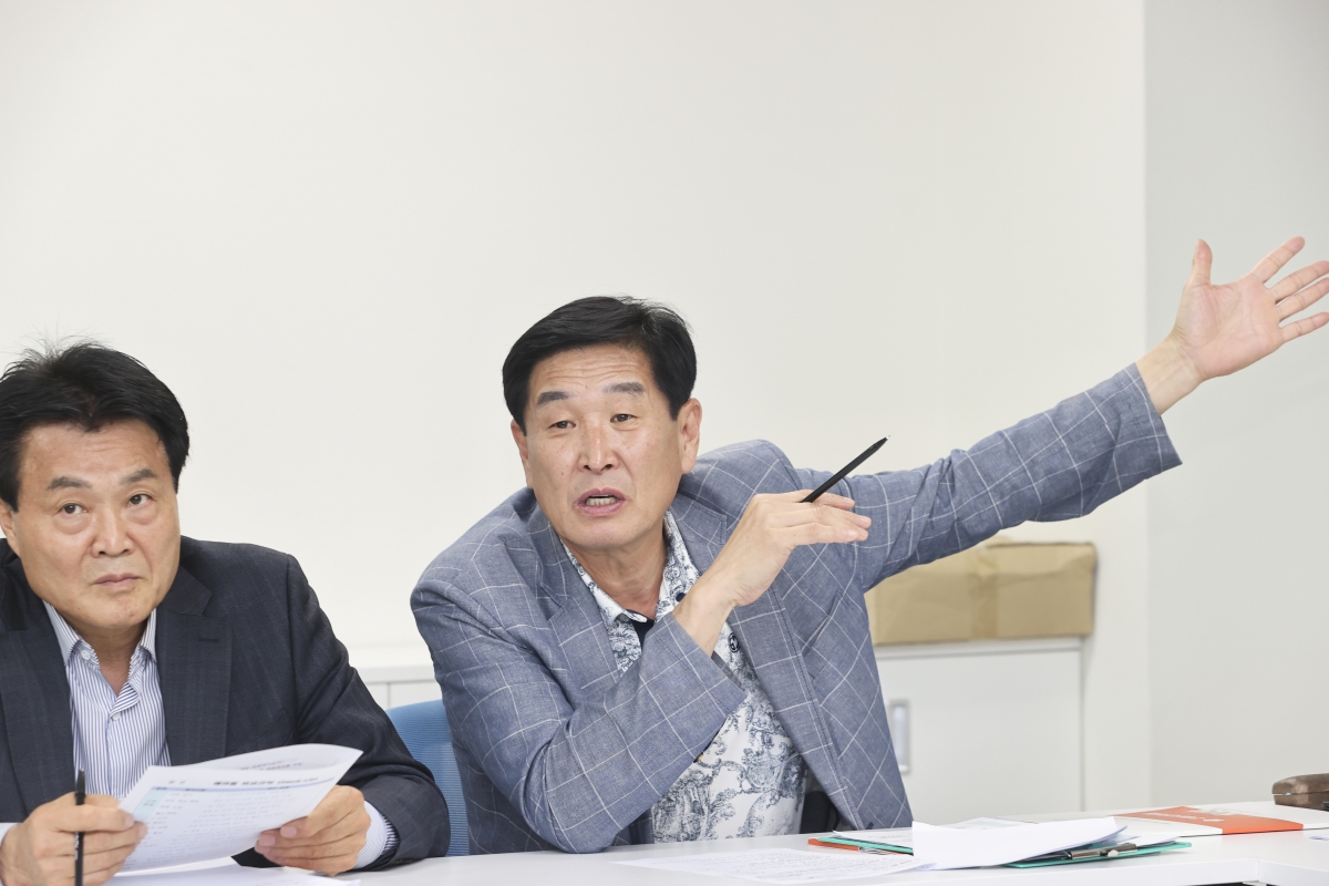 20251017-062[AMG_1078-1-제291회 임시회시 문화환경위원회 춘천시 송암스포츠타운 에어돔 현장방문.jpg