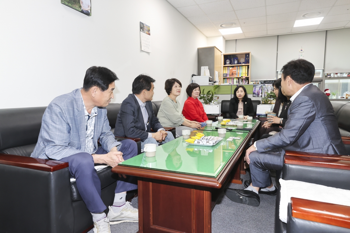 20251017-107[AMG_1192-1-제291회 임시회시 문화환경위원회 춘천시의회 방문.jpg