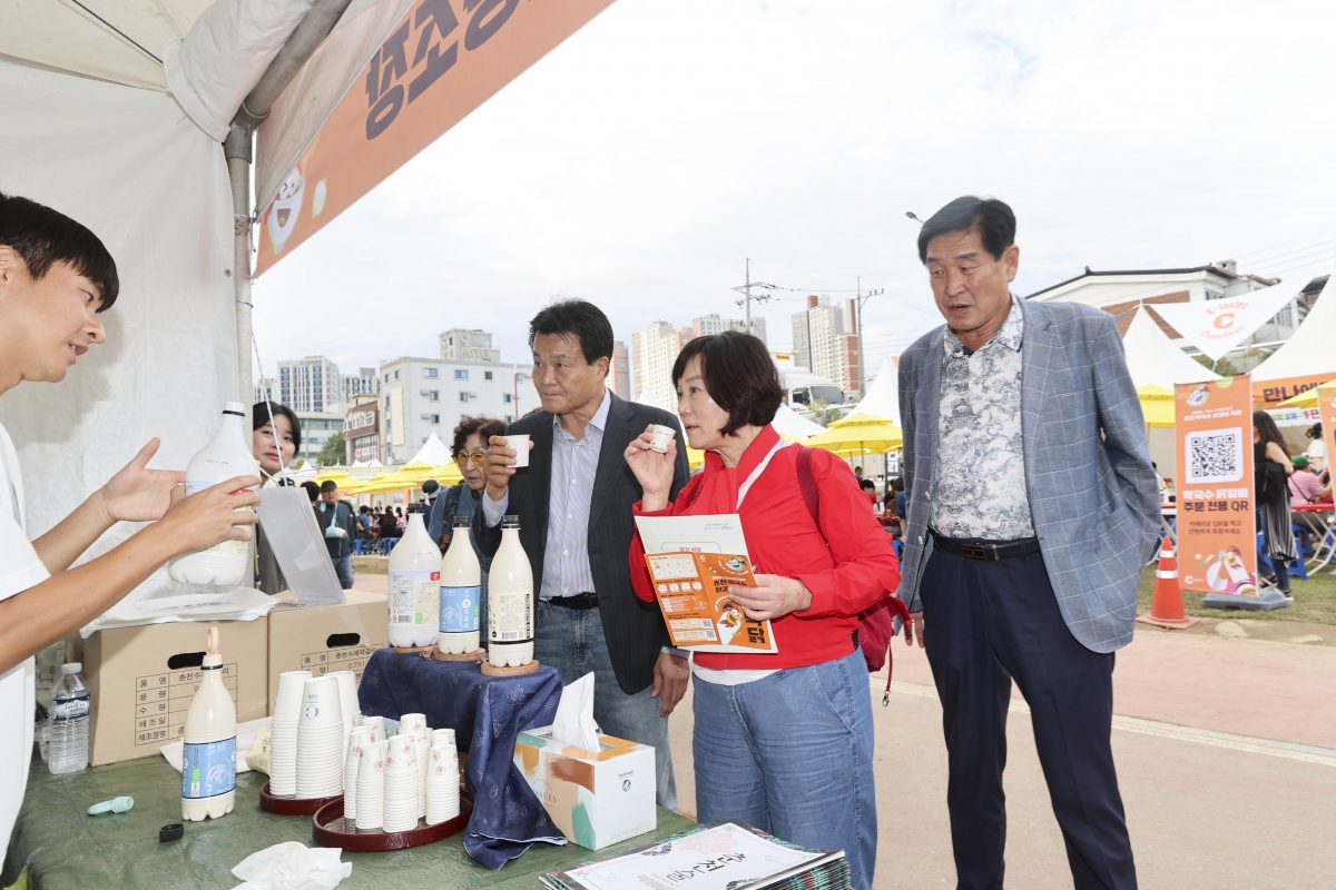 20251017-145[AMG_1300-1-의원연구단체 그린로컬 축제관광 연구회 춘천 막국수닭갈비 축제 행사장 방문.jpg