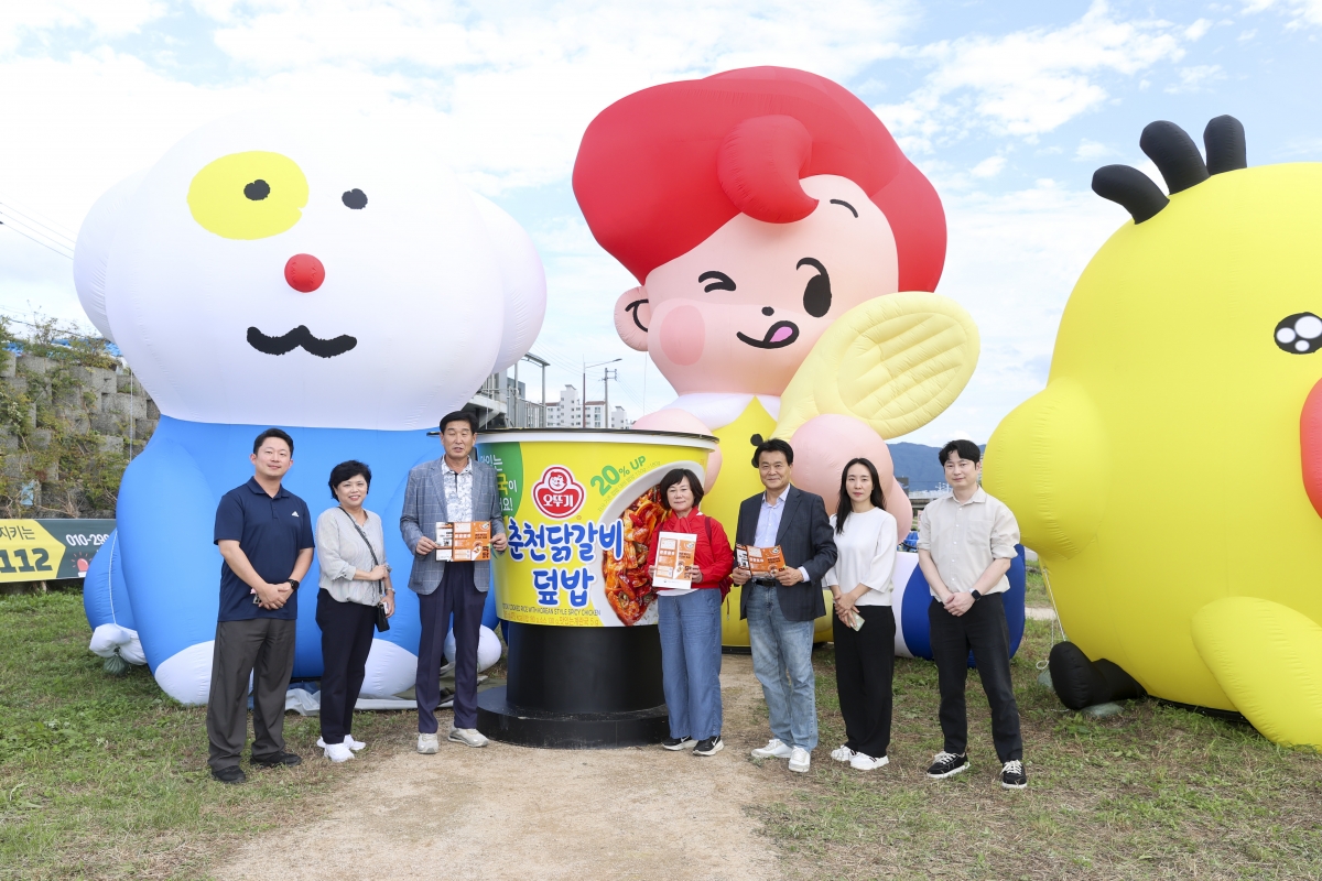 20251017-154[AMG_1332-1-의원연구단체 그린로컬 축제관광 연구회 춘천 막국수닭갈비 축제 행사장 방문.jpg