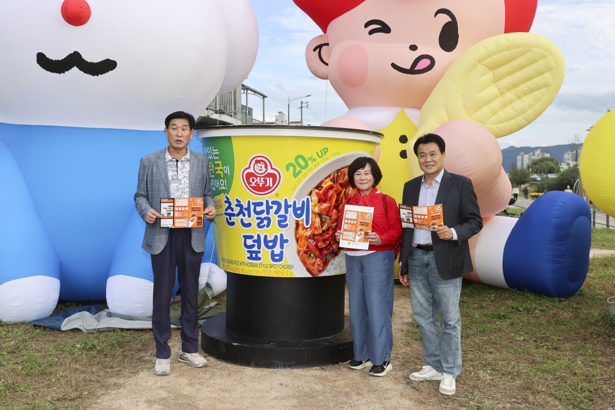 20251017-152[AMG_1327-1-의원연구단체 그린로컬 축제관광 연구회 춘천 막국수닭갈비 축제 행사장 방문.jpg