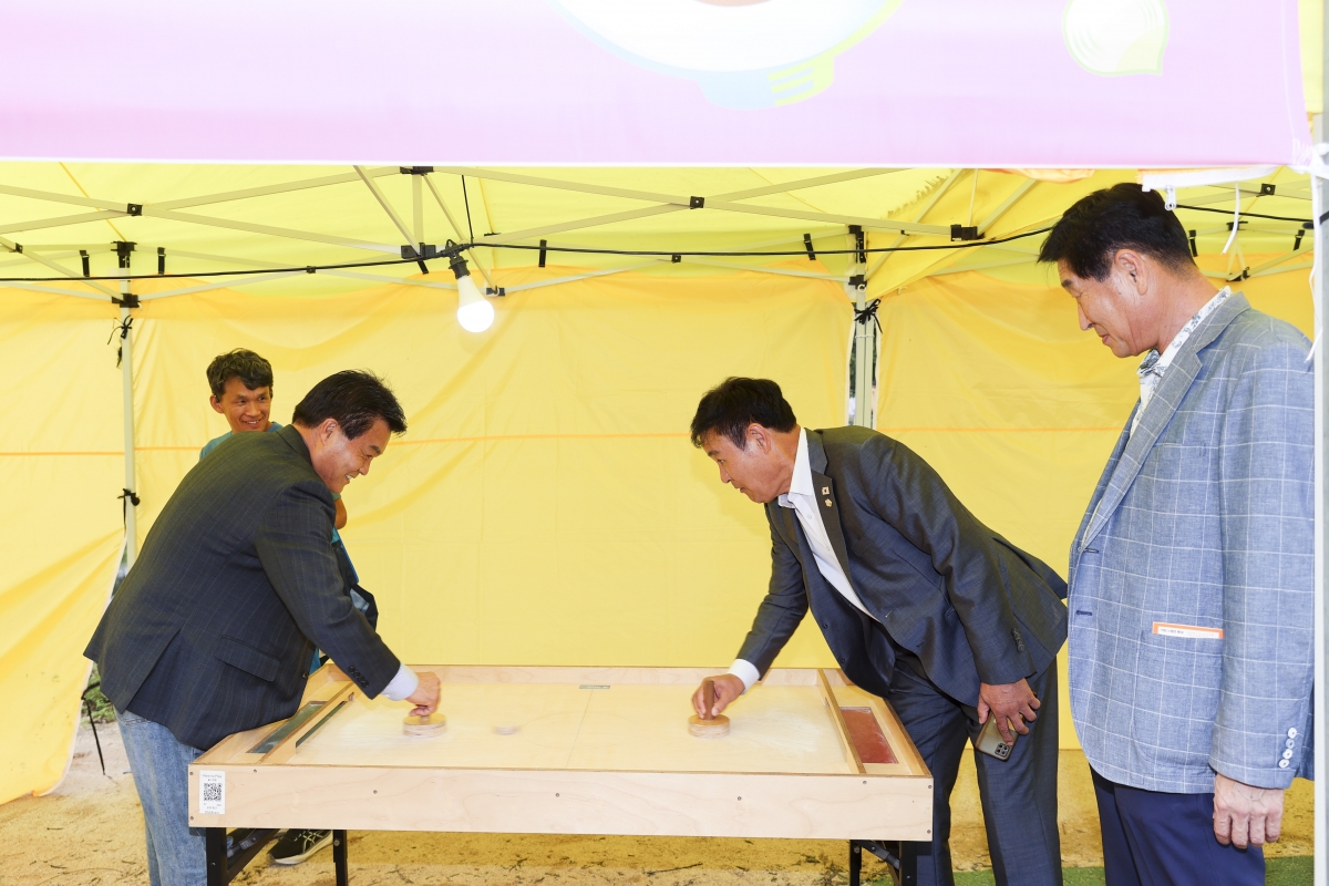 20251017-161[AMG_1352-1-의원연구단체 그린로컬 축제관광 연구회 춘천 막국수닭갈비 축제 행사장 방문.jpg