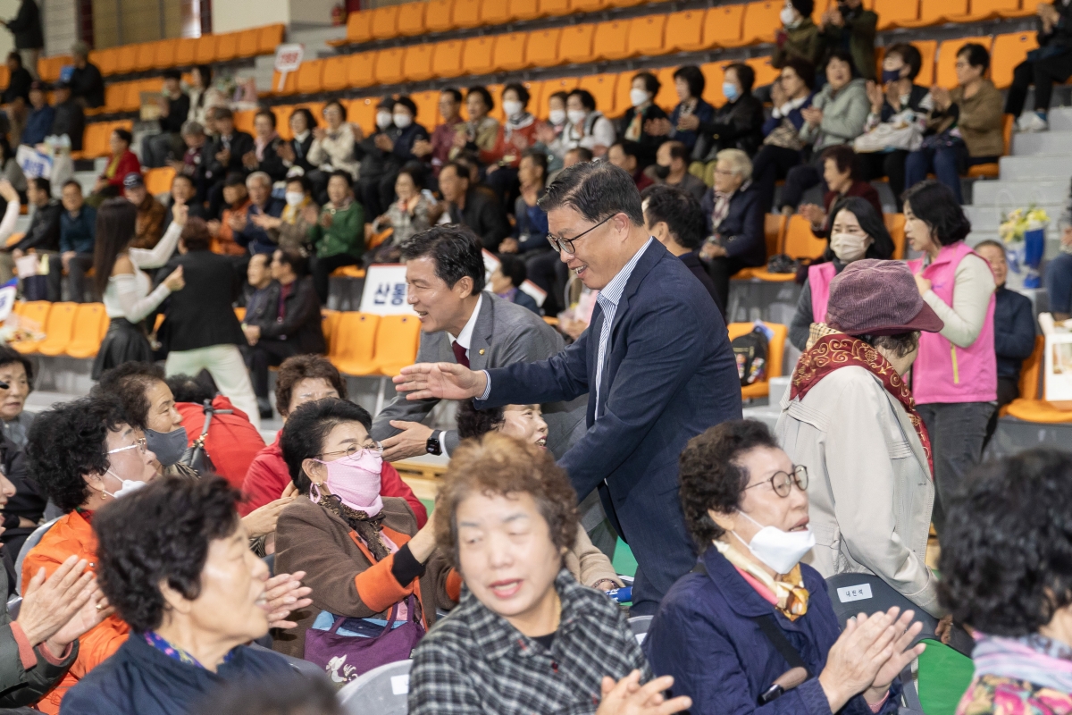 20251030-037[AMG_4495-제29회 노인의 날 기념식-1.JPG