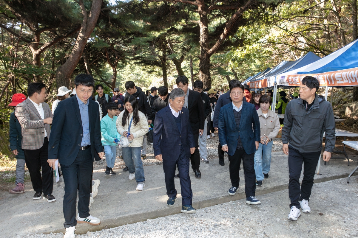 20251101-059[IMG_3216-2025 냉산 역사탐방 숲길걷기.jpg