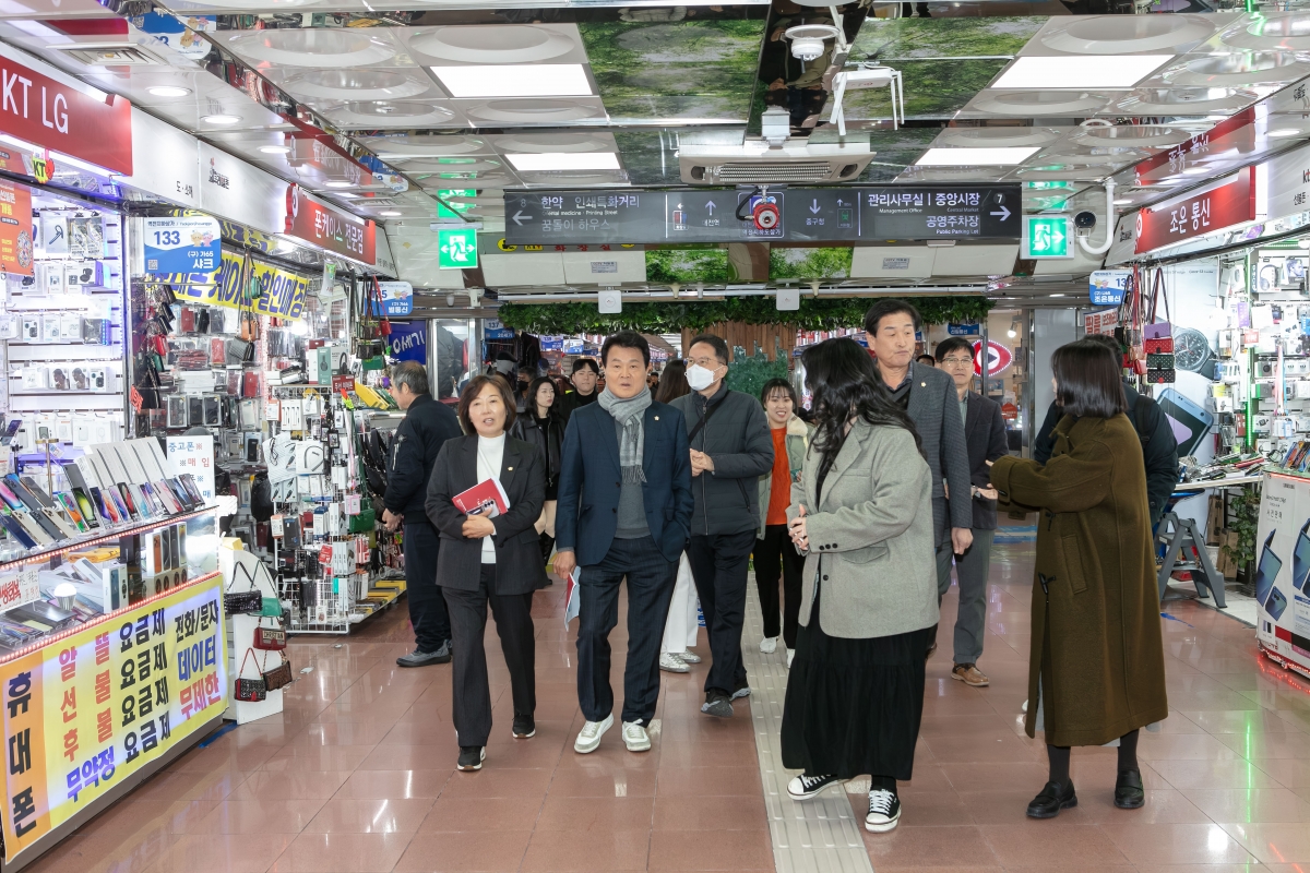 20251118-030[IMG_3974-구미 현황해결을 위한 특별위원회 대전 도심 지하상가연결통로 현장방문활동.jpg