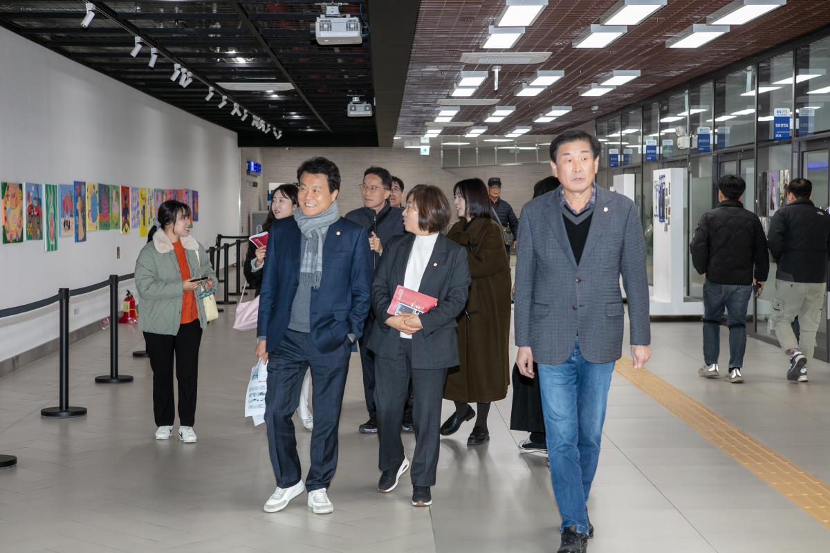 20251118-037[IMG_4015-구미 현황해결을 위한 특별위원회 대전 도심 지하상가연결통로 현장방문활동.jpg