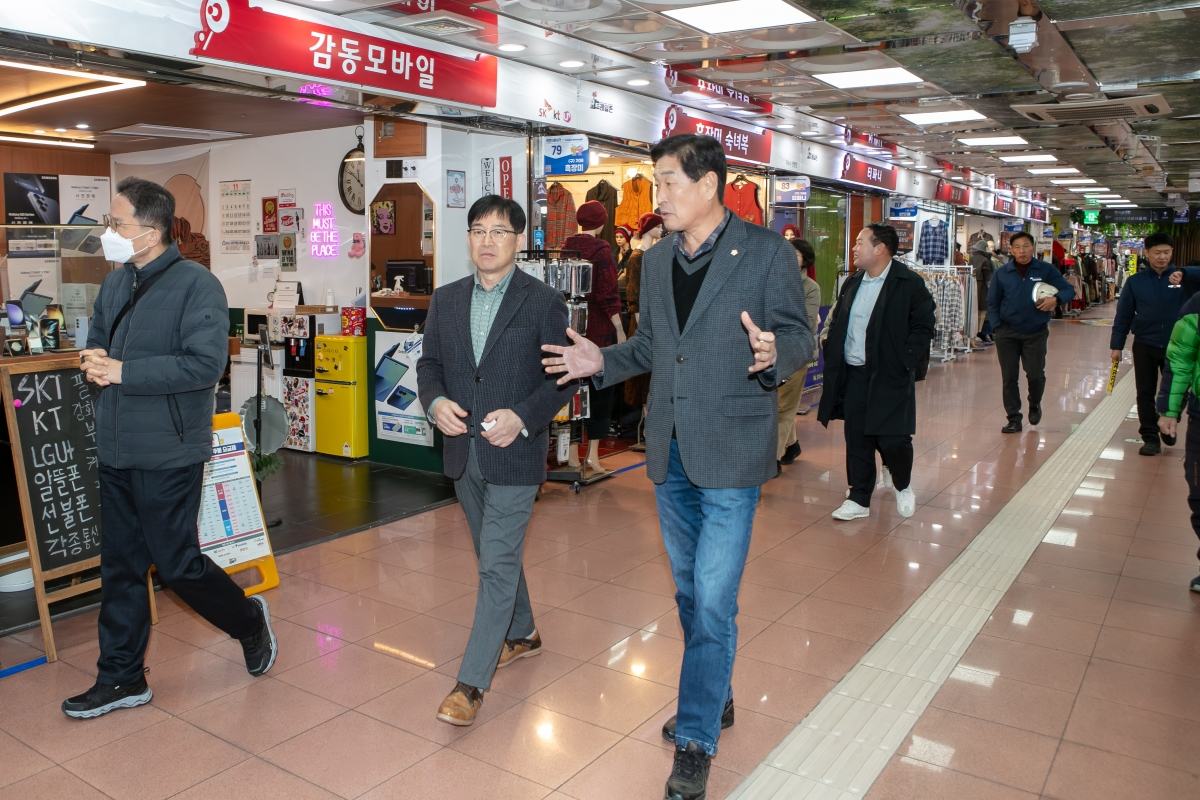 20251118-032[IMG_3984-구미 현황해결을 위한 특별위원회 대전 도심 지하상가연결통로 현장방문활동.jpg