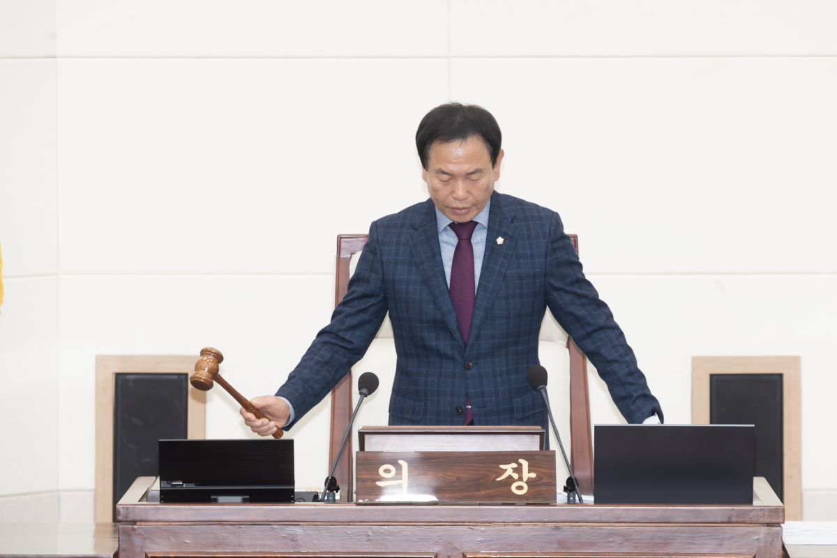 20251125-014[AMG_7917-제292회 제2차 정례회 제1차 본회의시 박교상 의장 회의주재.jpg