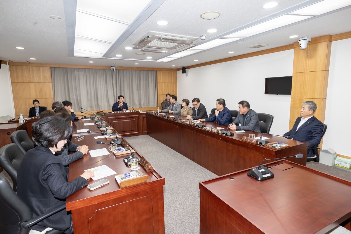 20251125-035[AMG_7986-제292회 제2차 정례회시 제1차 에산결산특별위원회 활동.jpg