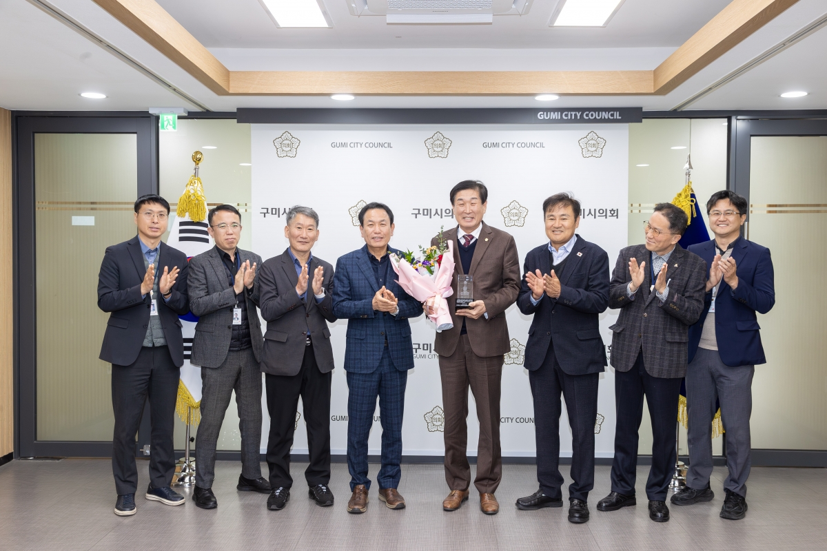 20251117-010[AMG_6735-김영길 의원 경북의정봉사대상 수여식.jpg