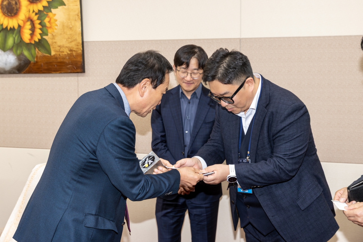 20251120-032[AMG_7173-주)오르타머티리얼즈 투자협약식.jpg