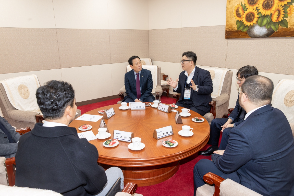 20251120-035[AMG_7182-주)오르타머티리얼즈 투자협약식.jpg