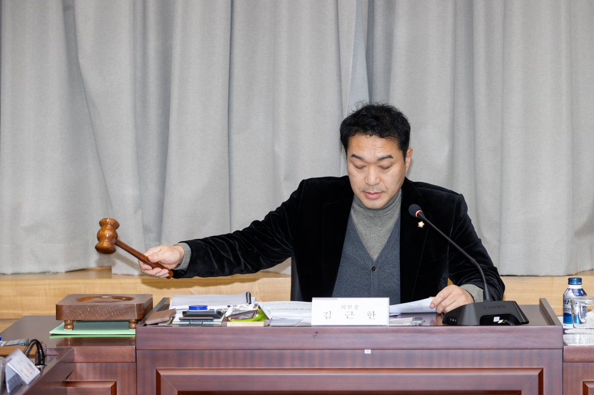 20251125-041[AMG_8004-2025년도 제2차 의원연구단체 심의위원회 개최.jpg