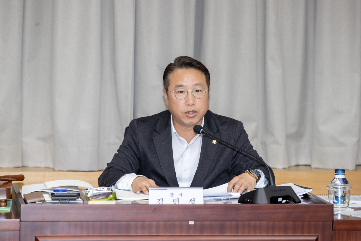 20251125-055[AMG_8061-2025년도 제2차 의원연구단체 심의위원회 개최.jpg