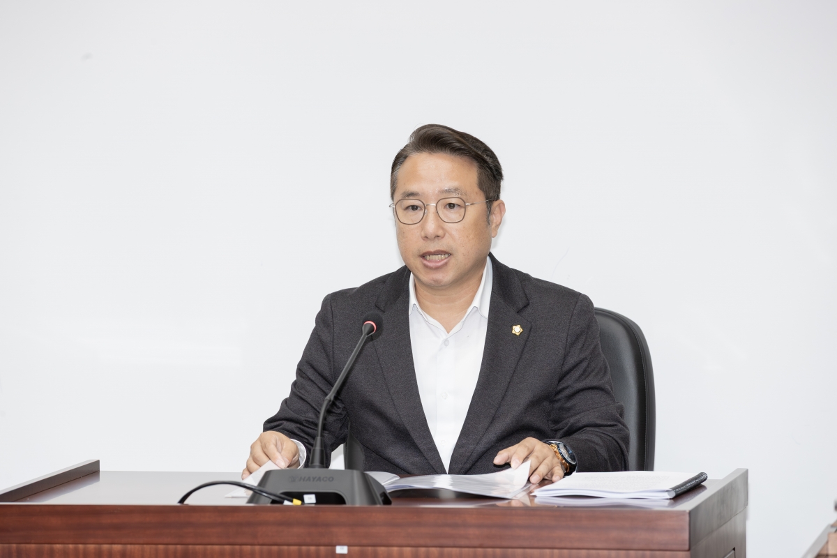 20251125-044[AMG_8011-2025년도 제2차 의원연구단체 심의위원회 개최.jpg