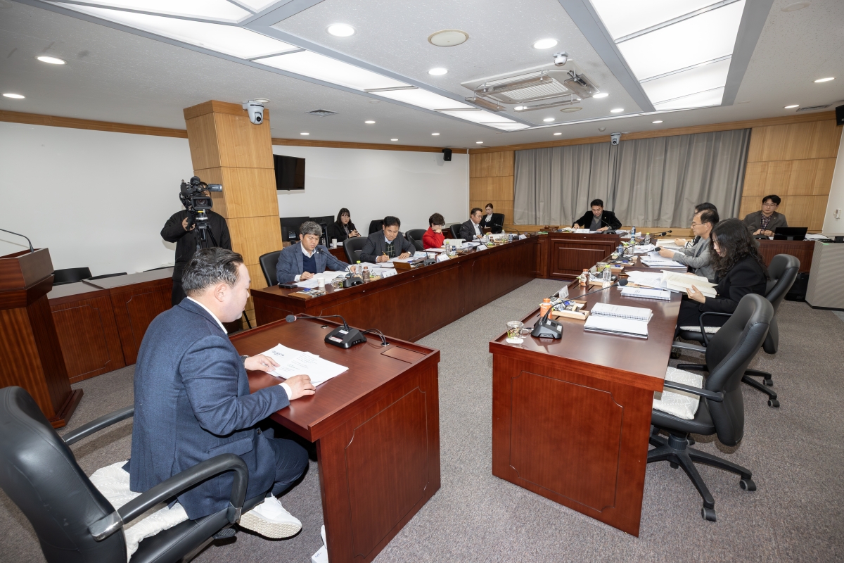 20251125-051[AMG_8038-2025년도 제2차 의원연구단체 심의위원회 개최.jpg