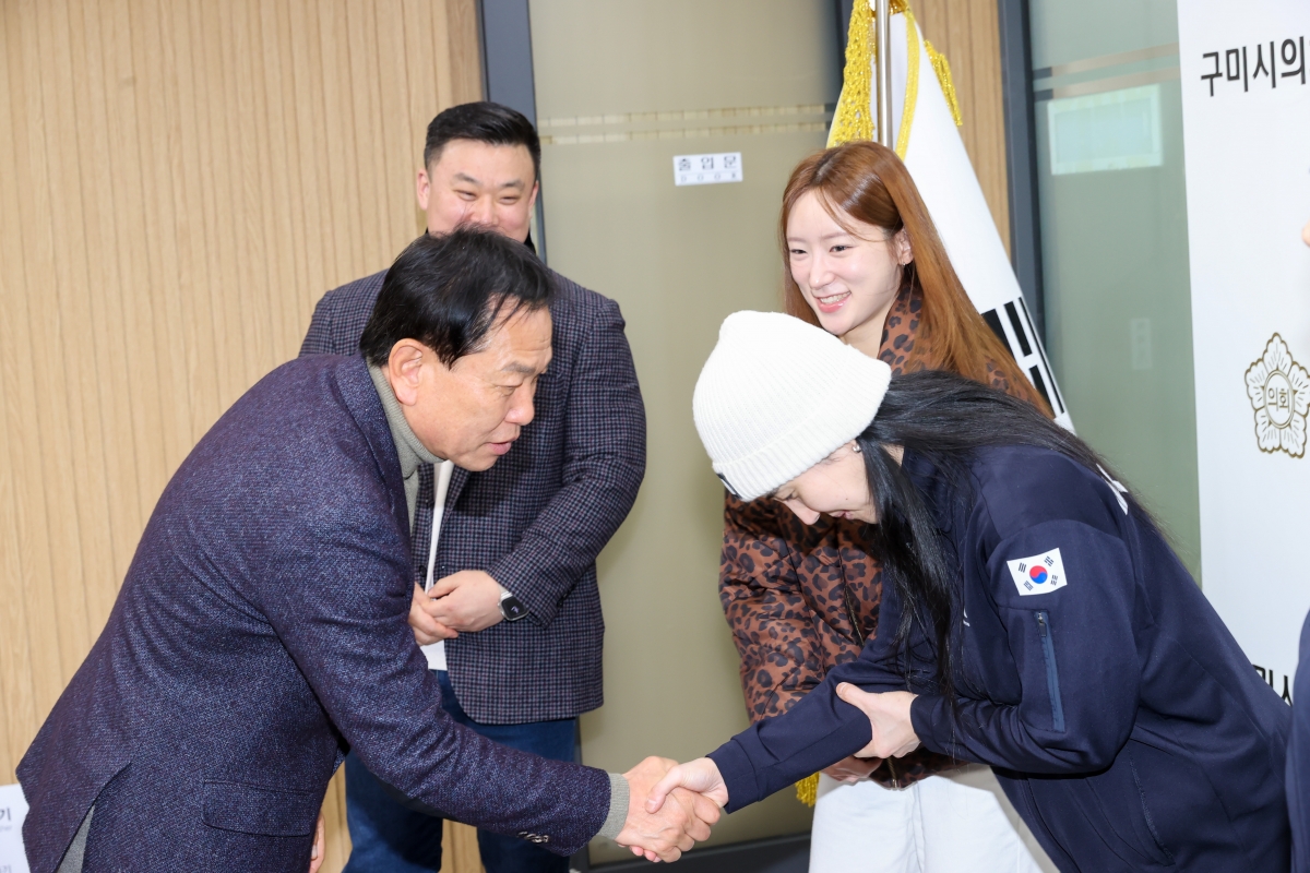 20251201-091[AMG_9385-1-대한보디빌딩협회 선수단 의장실 방문.JPG