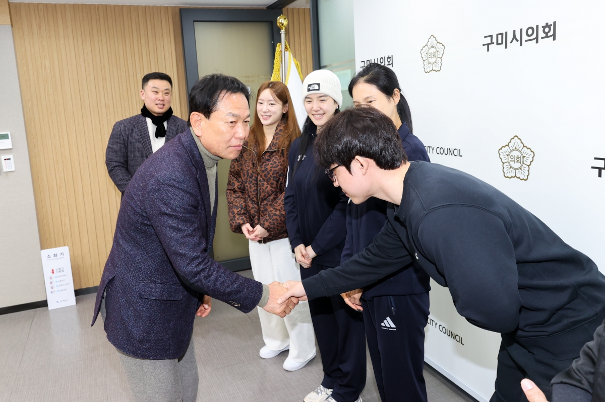 20251201-093[AMG_9390-1-대한보디빌딩협회 선수단 의장실 방문.JPG