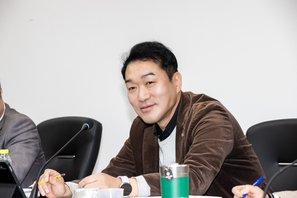 20251202-006[AMG_9428-제292회 제2차 정례회시 기획행정위원회 소관 2026년도 예산안 및 기금운용계획안 예비심사 활동.jpg